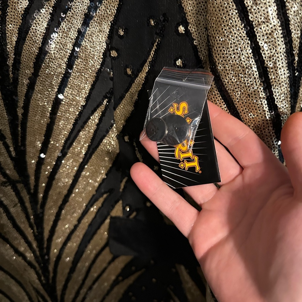 Party Jacket Never Worn! Black and gold. Size 2X fits like XL ran small on size - Picture 6 of 6